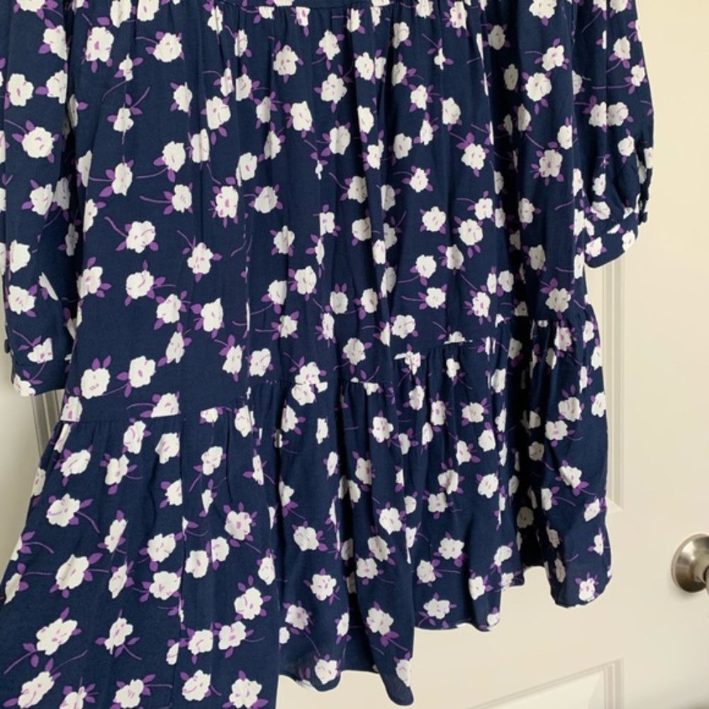Tie-neck tiered dress in scattered peony print - Picture 5 of 13
